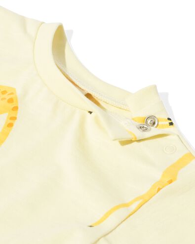 t-shirt bébé nouveau-né girafe jaune pâle 80 - 33497716 - HEMA
